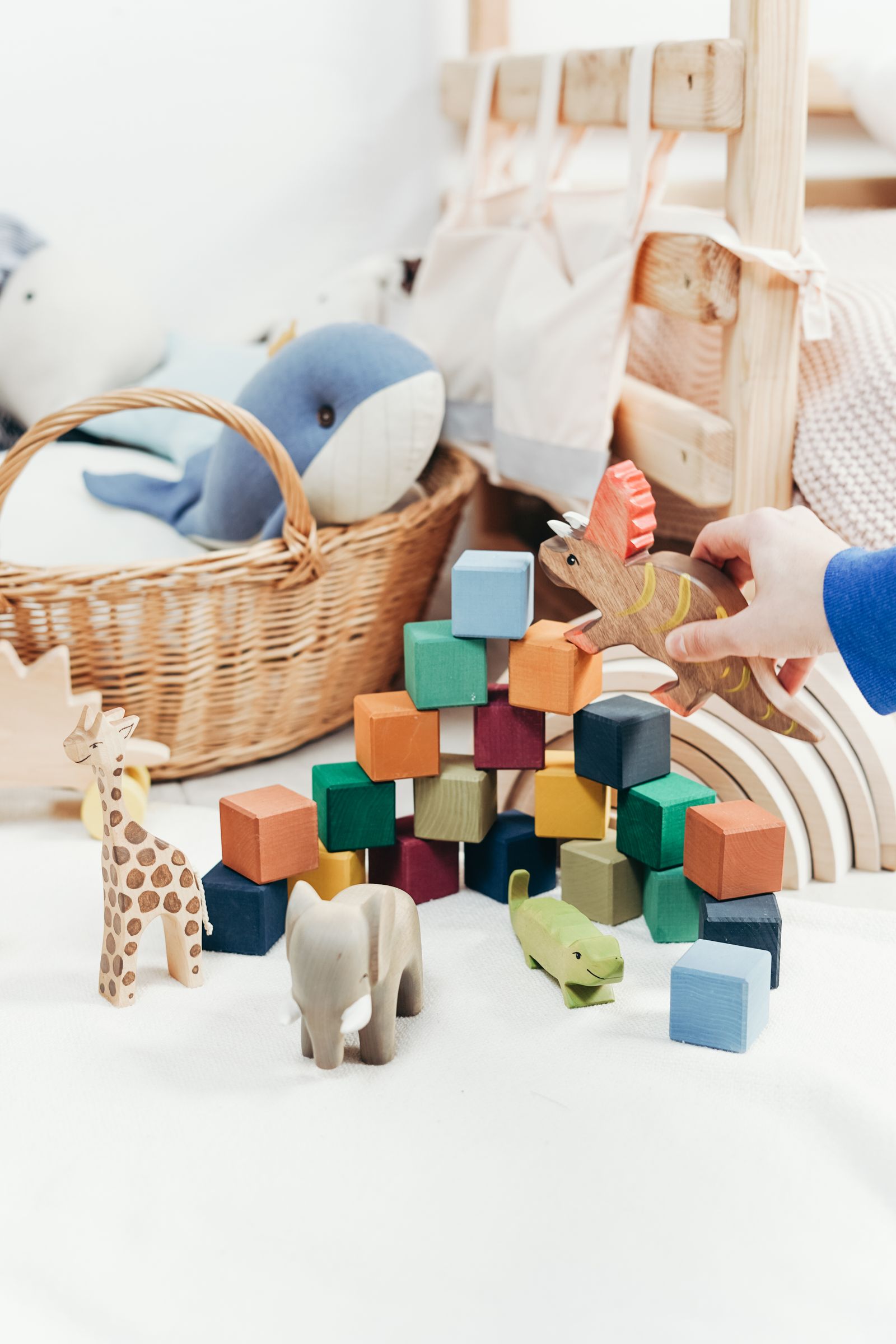 Detalhes de brinquedos do quartinho do bebê